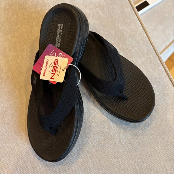 SKECHERS GO WALK SANDALS FLIP FLOPS BLACK WOMEN'S SIZE 8 NWT VACATION LOUNGE - Picture 3 of 7